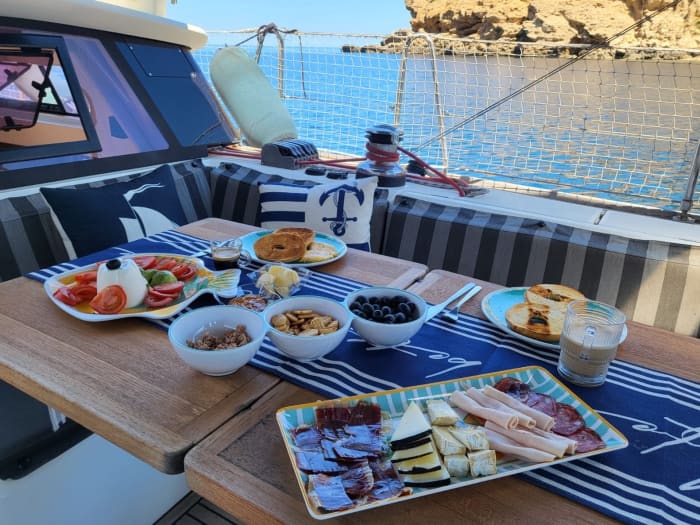 Ganztägiges Segelerlebnis auf einem Segelboot in Valencia