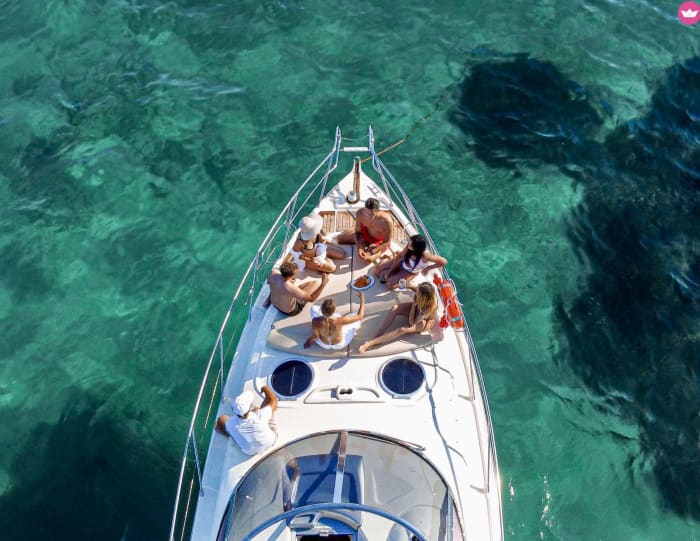 4 uur durend verjaardagsfeest op een jacht – Champagne, taart en de lagunes van Mallorca