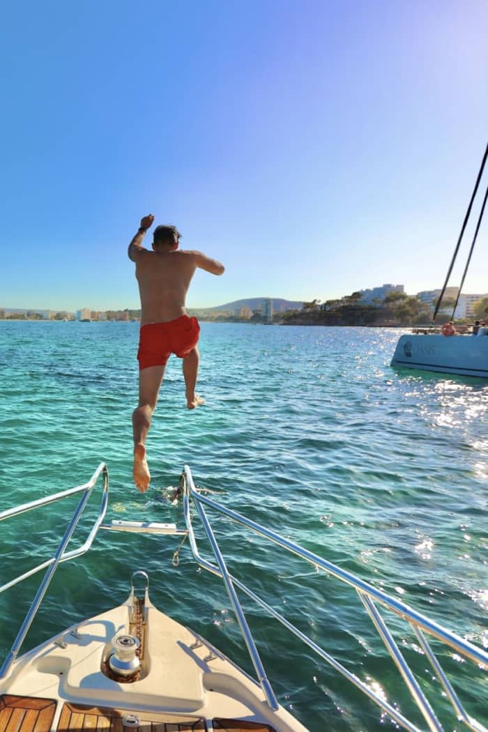 8h Full-Day Private Charter – Lagoons & Grand Coastal Scenery