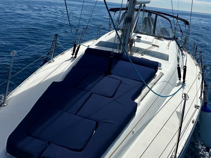 1-hour boat tour with open bar and snacks