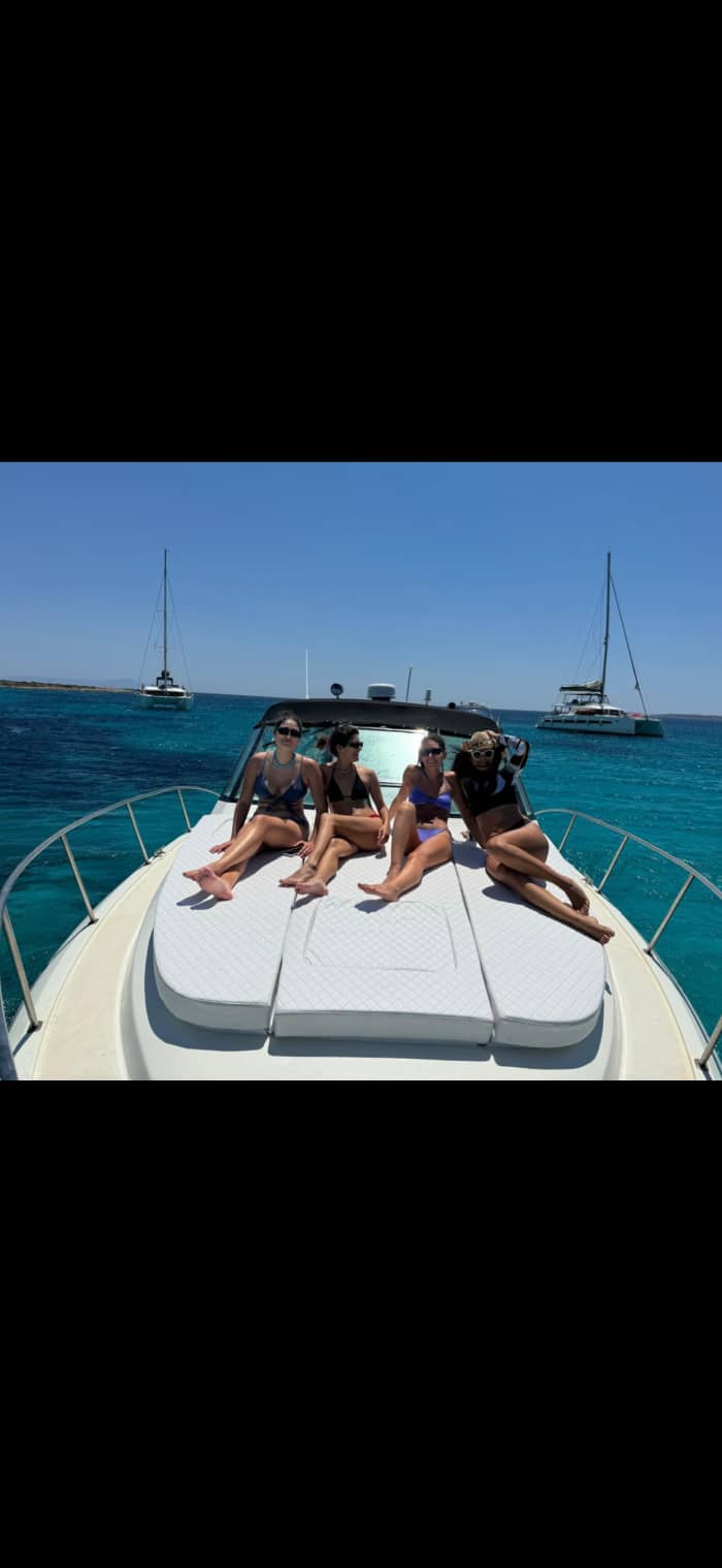 Odyssée au sud de Naxos, à Koufonisia et dans la grotte de Rina – Expérience en yacht privé