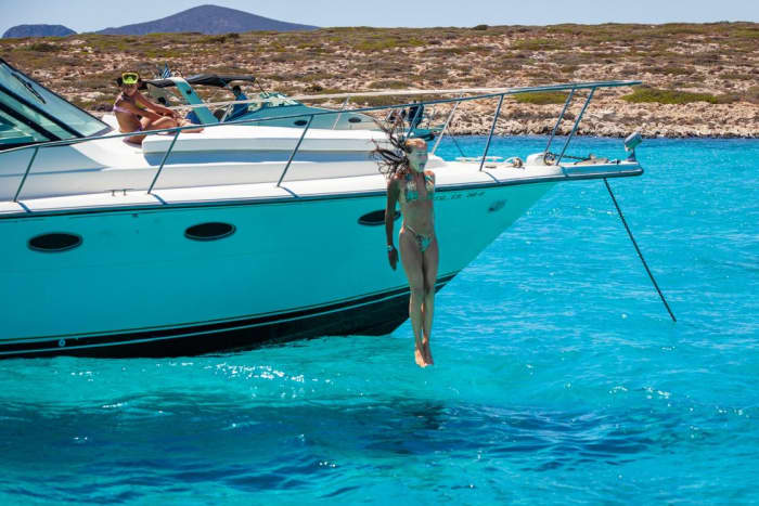 Odyssée au sud de Naxos, à Koufonisia et dans la grotte de Rina – Expérience en yacht privé