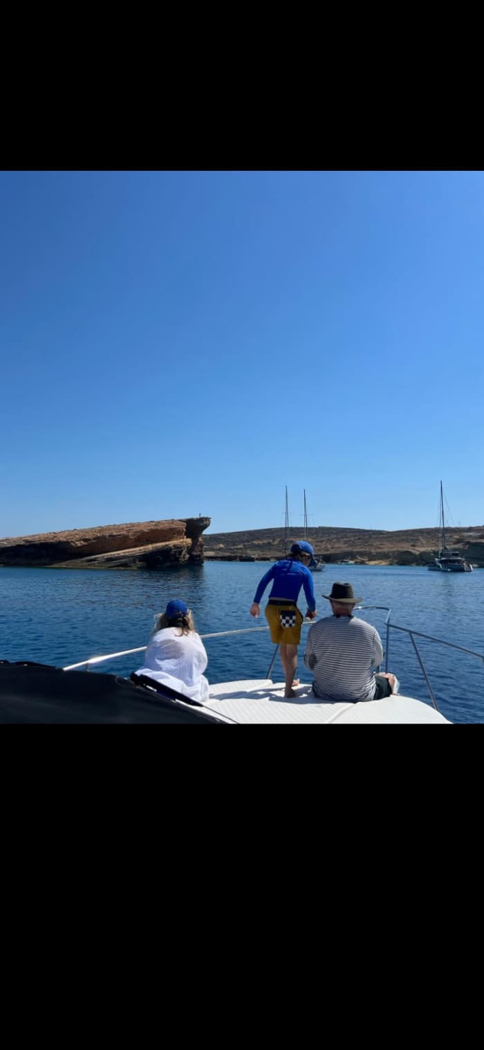Odyssée au sud de Naxos, à Koufonisia et dans la grotte de Rina – Expérience en yacht privé