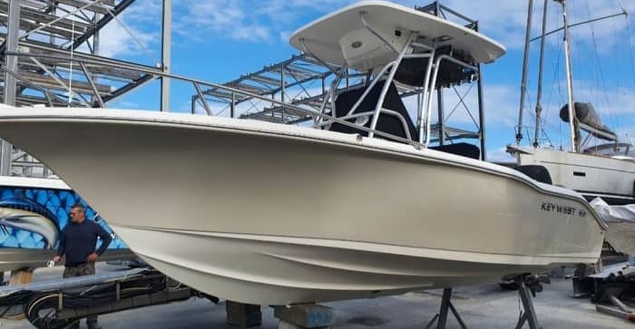 Een ontspannen uitstapje naar Saint-Gilles: een boottocht van 4 uur op een motorboot.