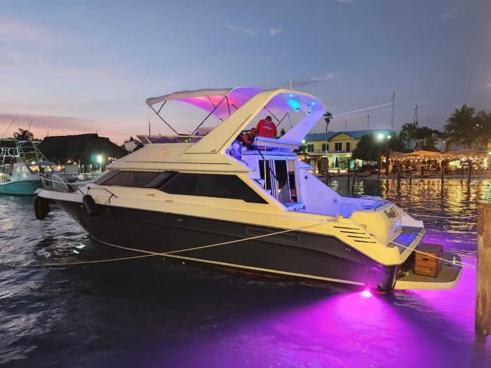 2,5 uur zonneschijn rond Cancún op een motorboot