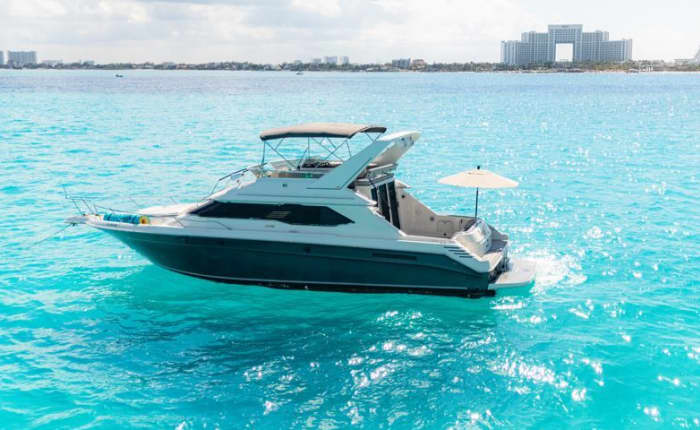 2,5 uur zonneschijn rond Cancún op een motorboot