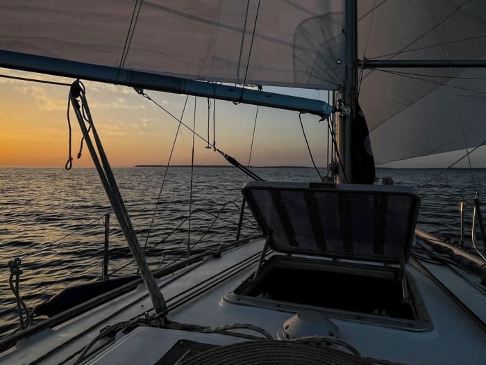 Profitez d'une journée complète de navigation à Brest en voilier.