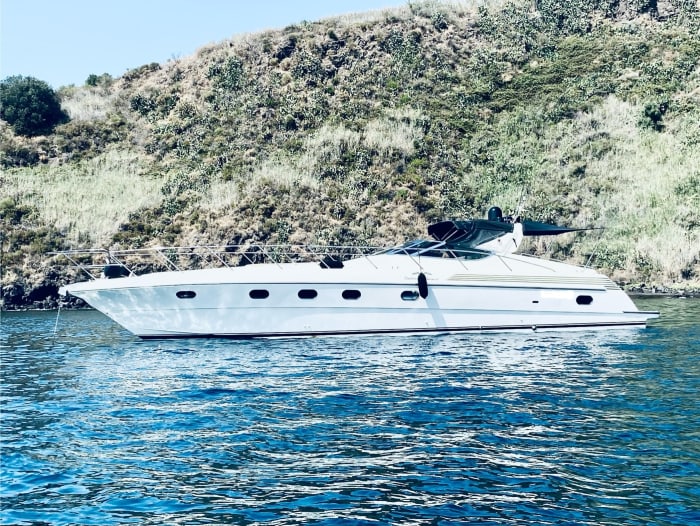 En skräddarsydd Milazzo-resa: En heldag fylld av magi på en motoryacht