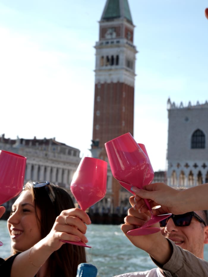 Explore Venice by boat – Full day