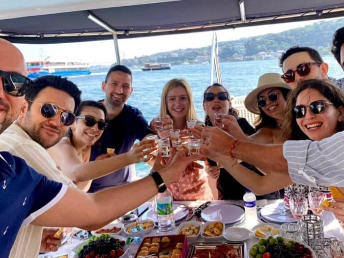 Fira nyårsafton på en lyxyacht i Istanbul: Den ultimata Bosporen-upplevelsen