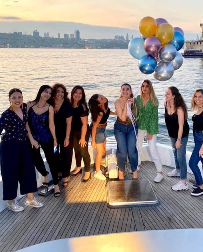 Fira nyårsafton på en lyxyacht i Istanbul: Den ultimata Bosporen-upplevelsen