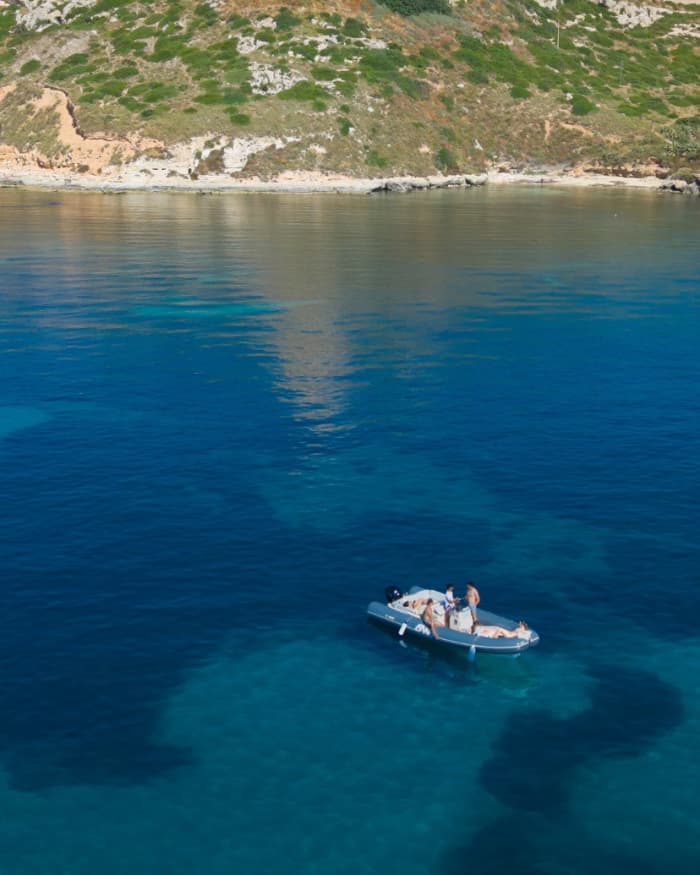 Wild Blue Cagliari: een dagavontuur per RIB naar de geheime baaien van het Duivelszadel