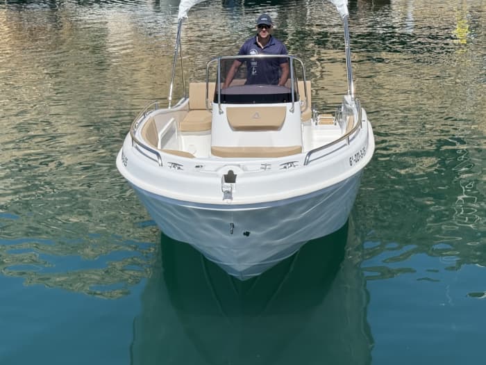 A day in Altea: Enjoy 8 hours of discovery on a motorboat