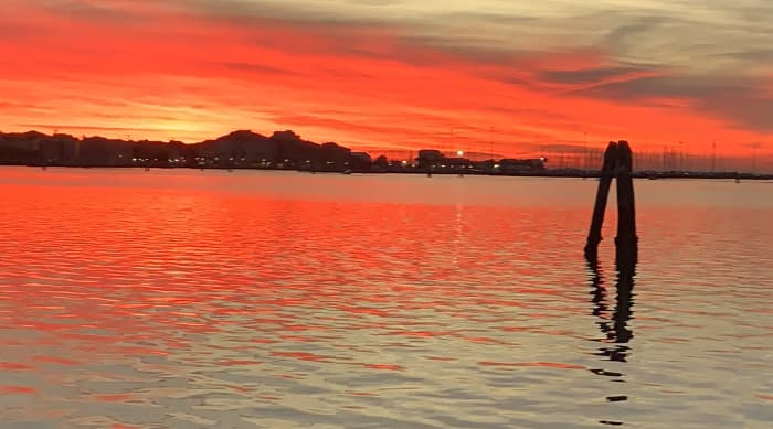 Segeln bei Sonnenuntergang