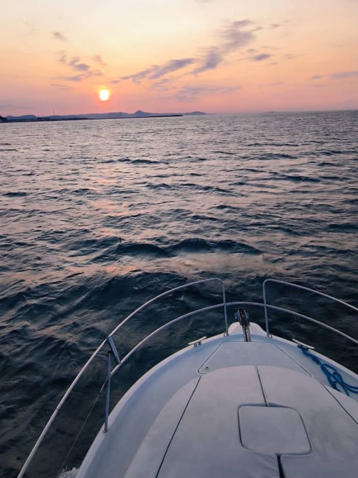 Tramonto privato a bordo della Jeanneau Merry Fisher 925