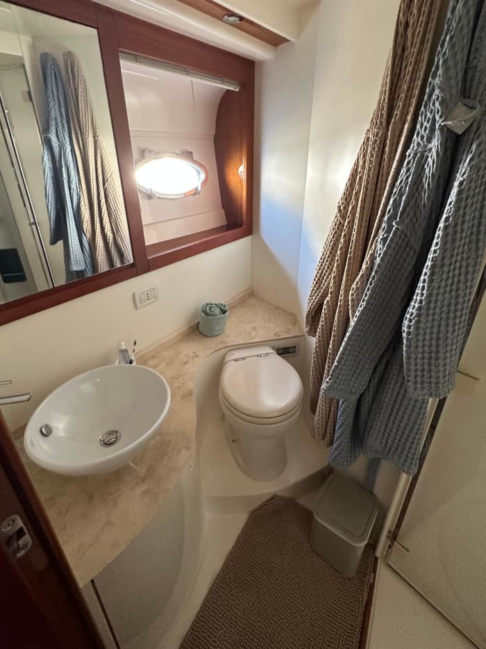 Ihr privates Motorboot für einen Tag rund um Catania