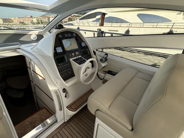Ihr privates Motorboot für einen Tag rund um Catania