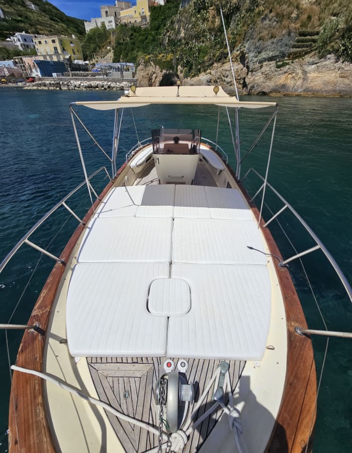 La tua barca a motore privata per una giornata nei dintorni di Ponza