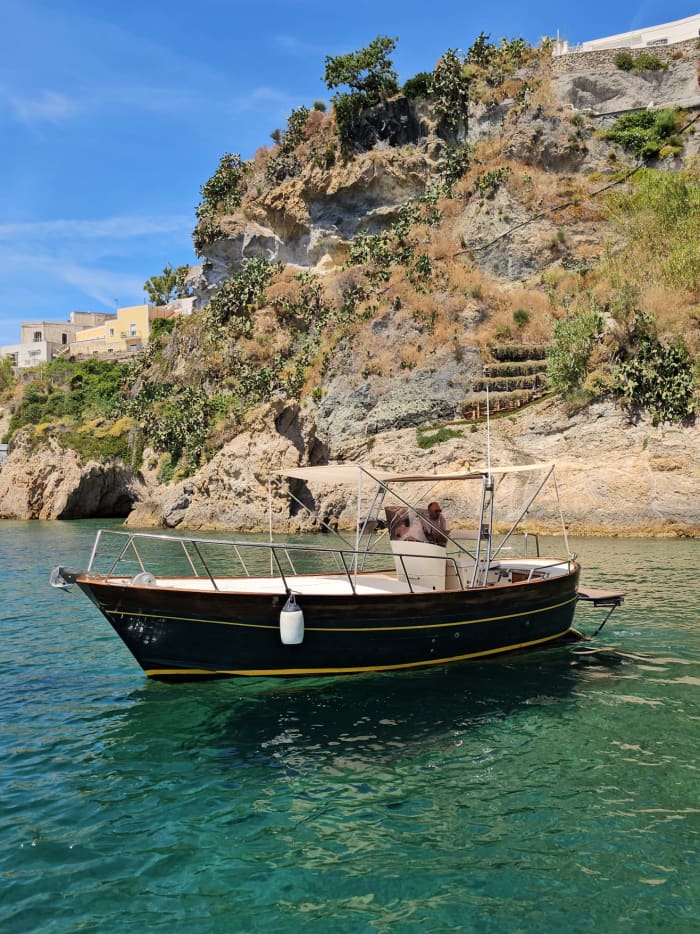 La tua barca a motore privata per una giornata nei dintorni di Ponza