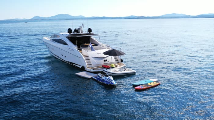 Eaux cristallines et criques cachées : croisière privée à Paxos et Antipaxos