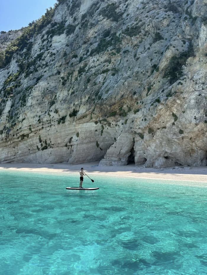 Escursione privata in barca a vela di 9 ore su Asos