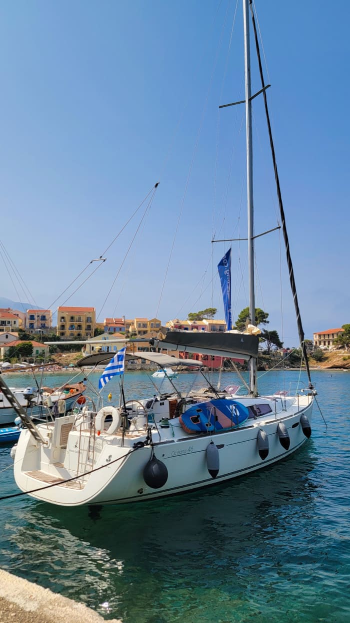 Escursione privata in barca a vela di 9 ore su Asos