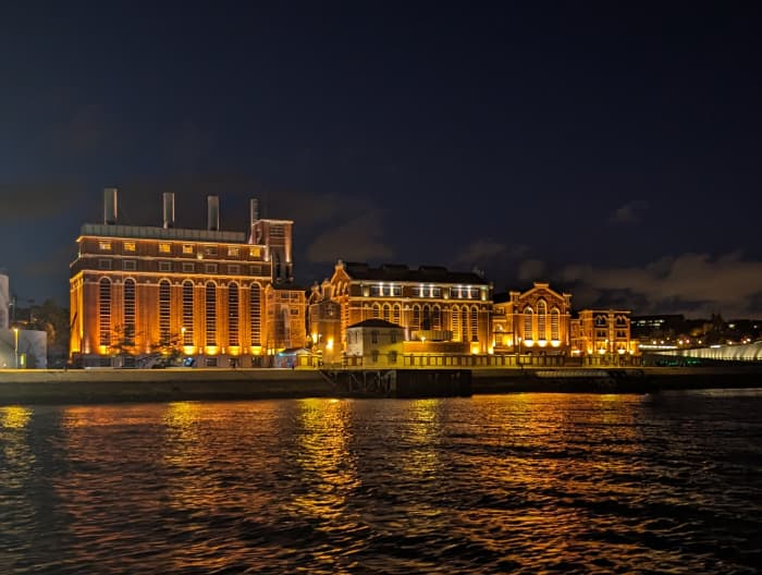 🥂 Exclusieve oudejaarsavond: 2,5 uur durende cruise en plaatsen op de eerste rij bij het vuurwerk van Lissabon
