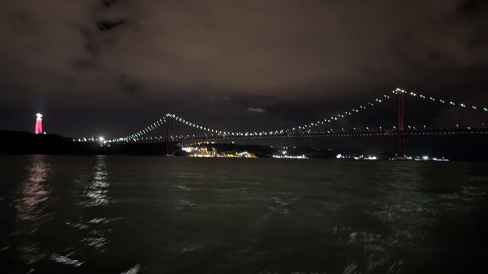 🥂 Exclusieve oudejaarsavond: 2,5 uur durende cruise en plaatsen op de eerste rij bij het vuurwerk van Lissabon