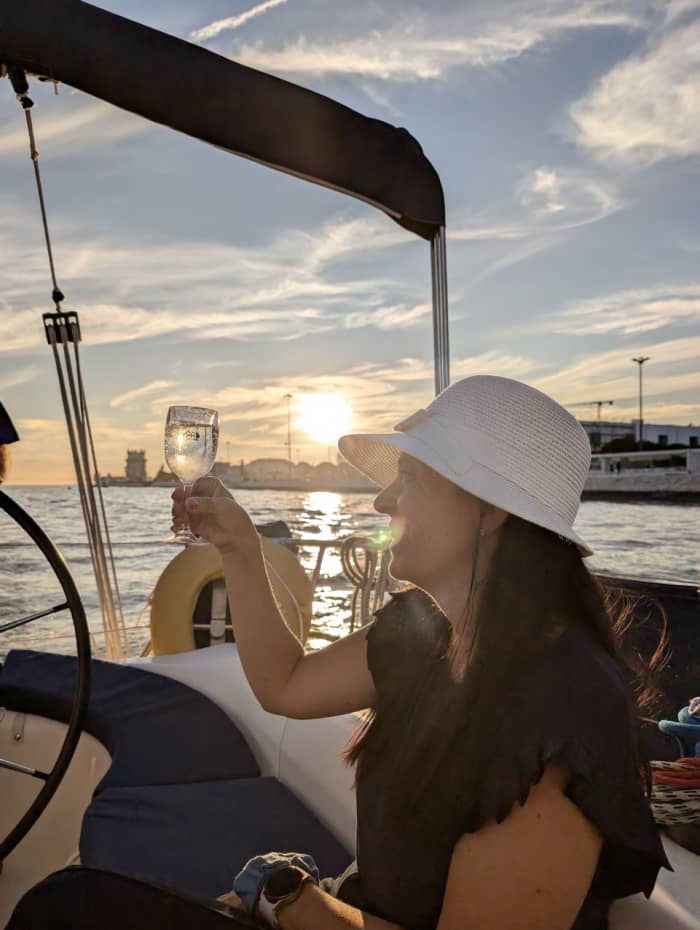 ✨ Lissabon Magie: Privé zeiltocht van 2 uur bij zonsondergang & drankjes tijdens het gouden uur