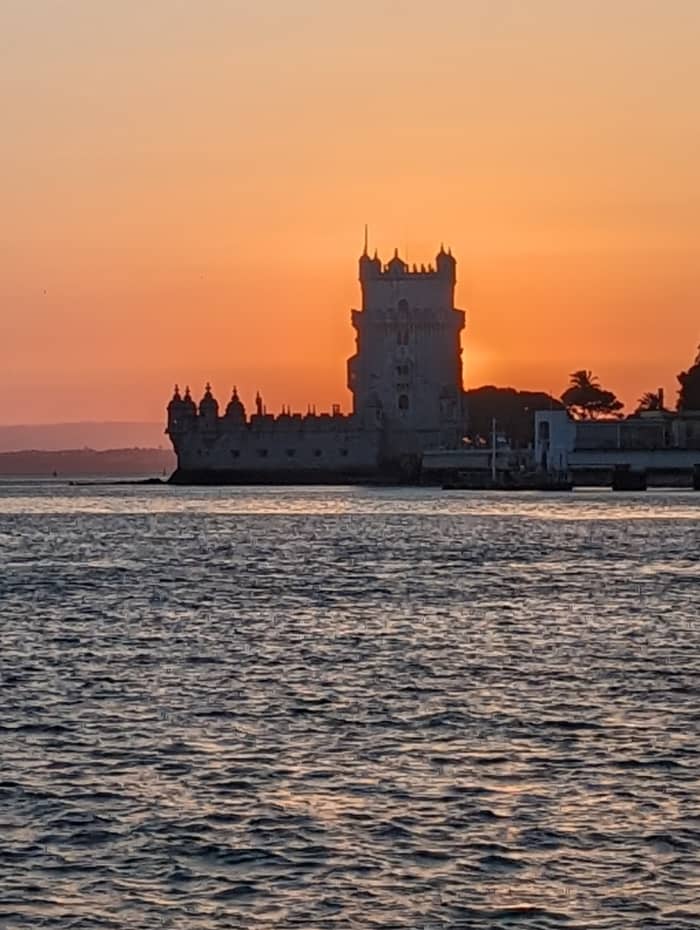 ✨ Lissabon Magie: Privé zeiltocht van 2 uur bij zonsondergang & drankjes tijdens het gouden uur