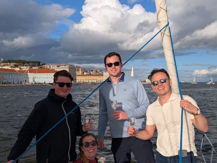 🥂 Vier Lissabon: Privé boottocht van 4 uur met wijn en hapjes voor een groep