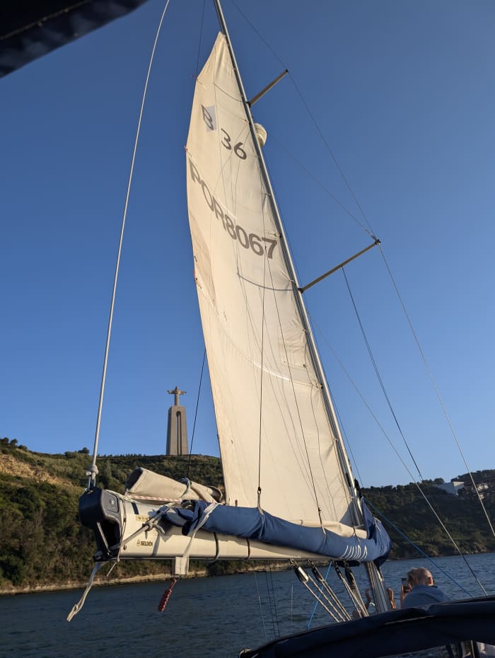 ⚓ Half-Day Boat Sailing: Private 4-Hour Sightseeing Lisbon and Sail Practice