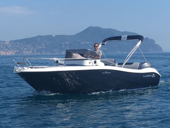 Private Bootstour rund um Genua mit einem Motorboot