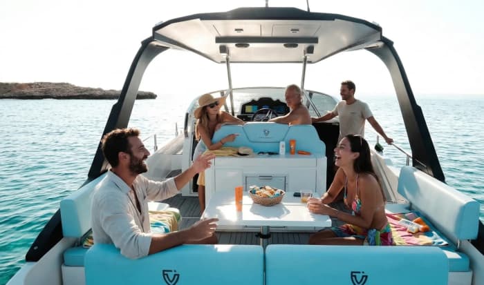 Ontdek Ibiza tijdens een dagtocht op een motorboot.