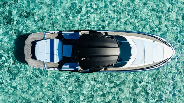 Ontdek Ibiza tijdens een dagtocht op een motorboot.