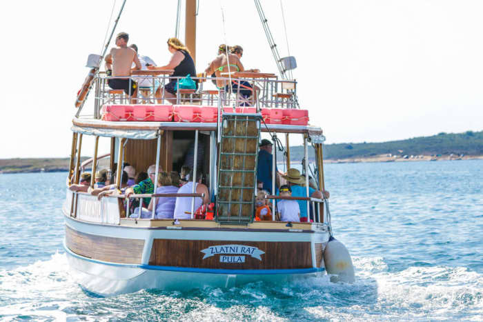 Private boat trip around Medulin on a motorboat