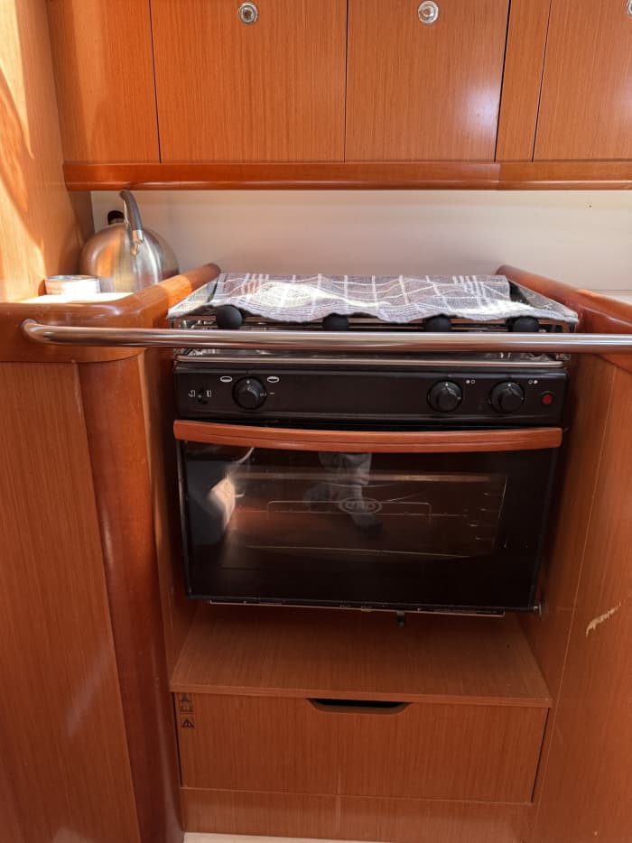 Spend 8h on the warm waters of Alicante