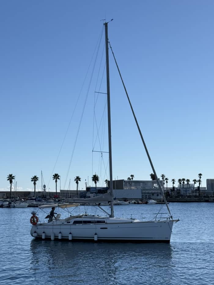 Spend 8h on the warm waters of Alicante