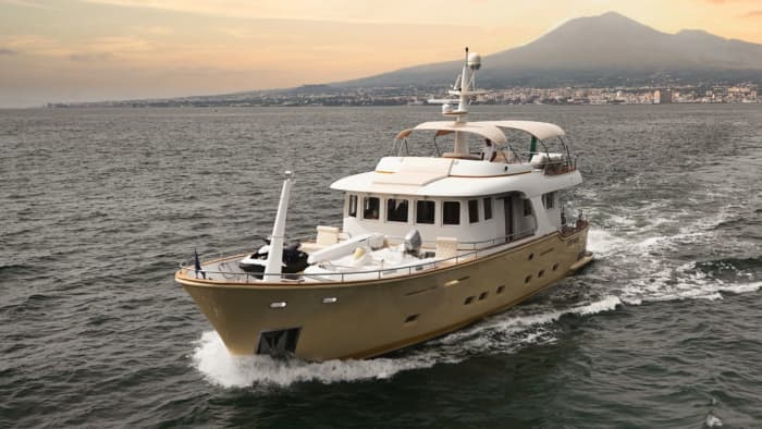 Sail towards the sunset of La Maddalena with an aperitif on board