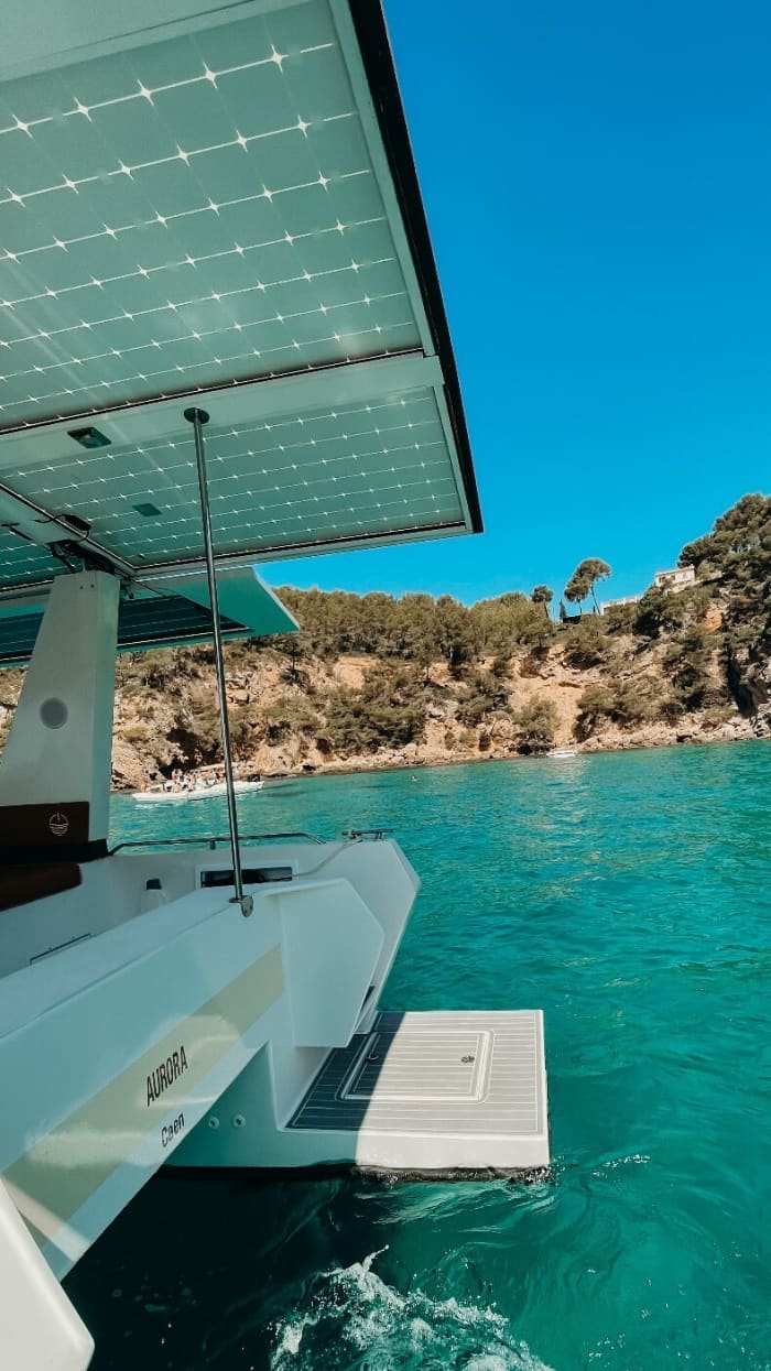 Day trip - Aurora - 100% electro-solar catamaran. Private cruise & absolute silence in Saint-Mandrier-sur-Mer