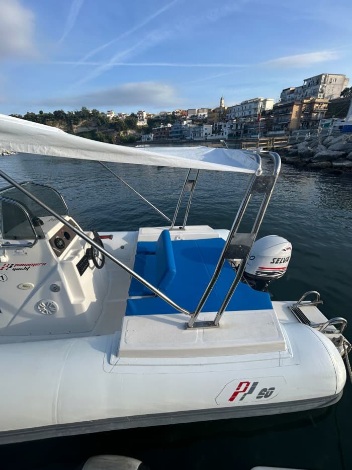 Giornata Completa in Barca — 10 Ore tra Ischia, Capri e Procida