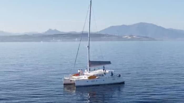 Passeio de veleiro privado de 8 horas em Sotogrande