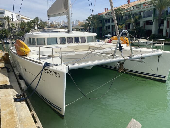 Passeio de veleiro privado de 8 horas em Sotogrande
