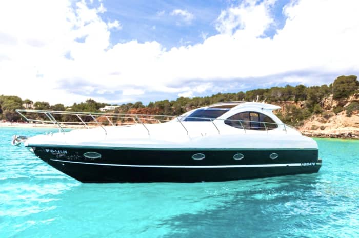 Private boat trip around El Campello on a motorboat