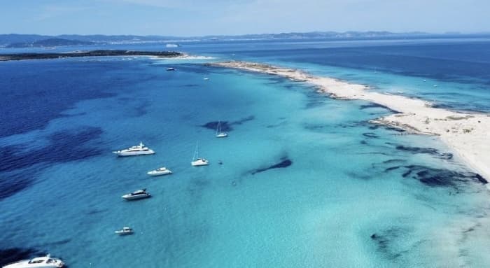 Private boat trip around El Campello on a motorboat