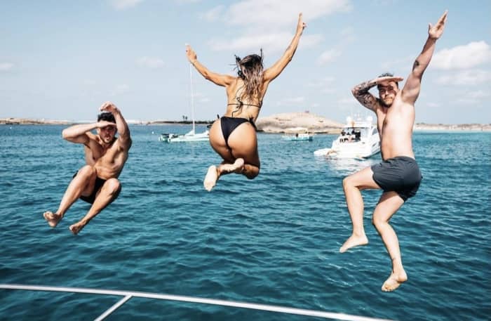 Private boat trip around El Campello on a motorboat