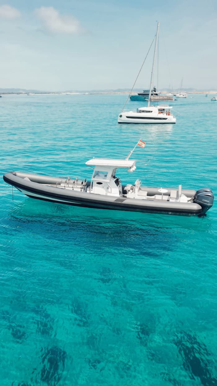 Jouw dag in Valencia: huur een motorboot voor een dag vol ontdekkingen.