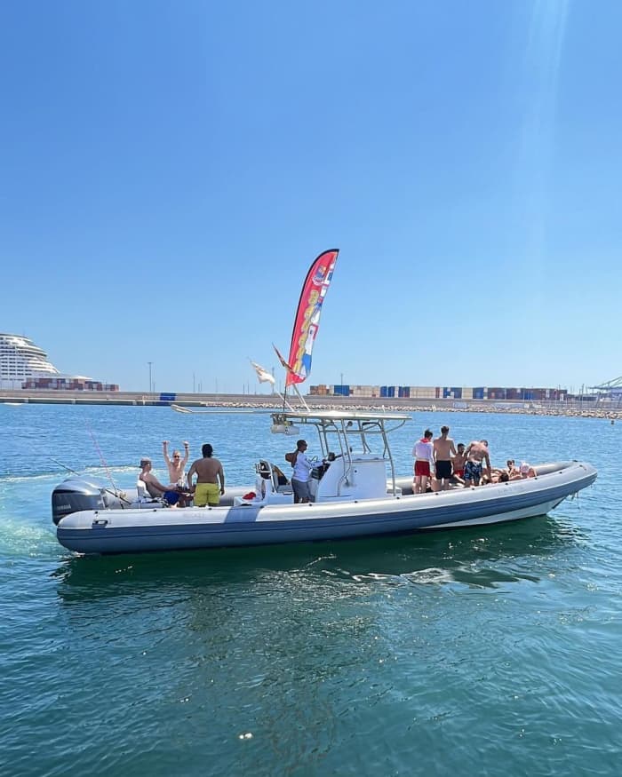 Jouw dag in Valencia: huur een motorboot voor een dag vol ontdekkingen.