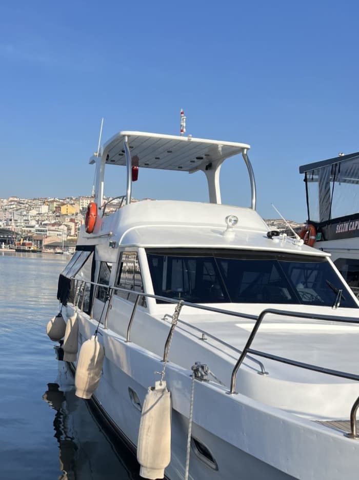 Dinercruise bij zonsondergang op de Bosporus – 4 uur vol elegantie, smaken en uitzichten