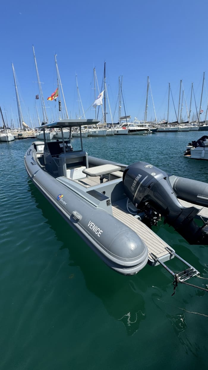 Privé boottocht rond Valencia op een motorboot.